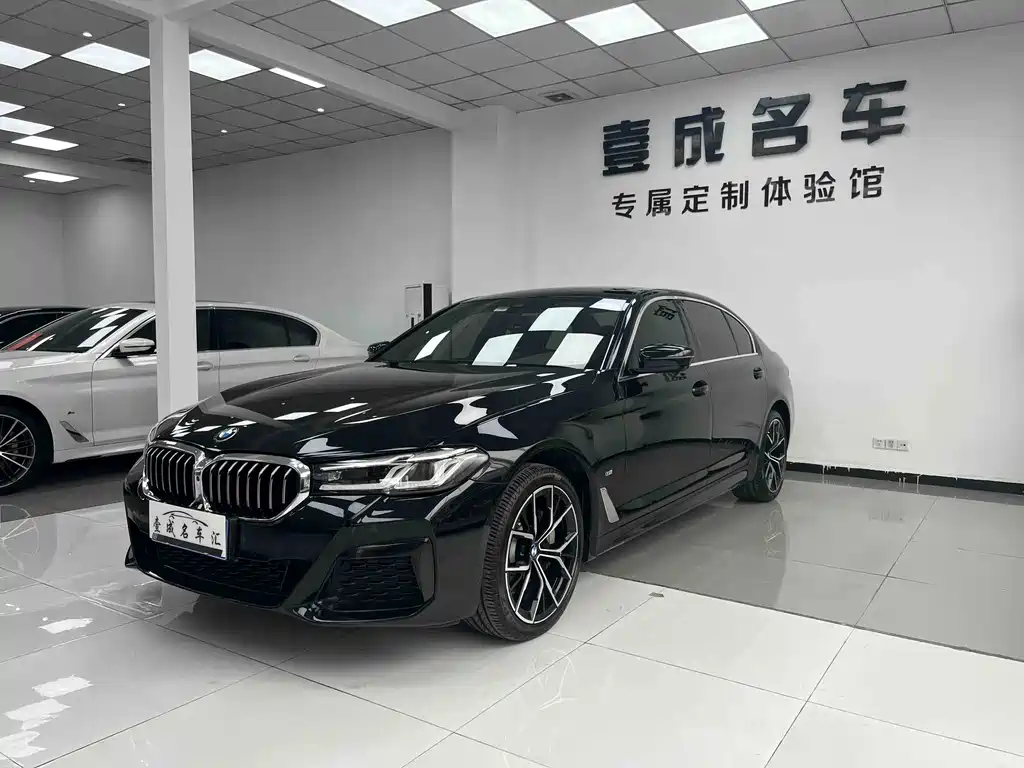 BMW 5 Series 2023 — фото 1