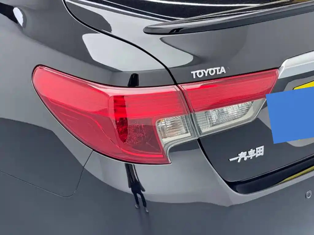 Toyota Reiz 2015 — фото 20