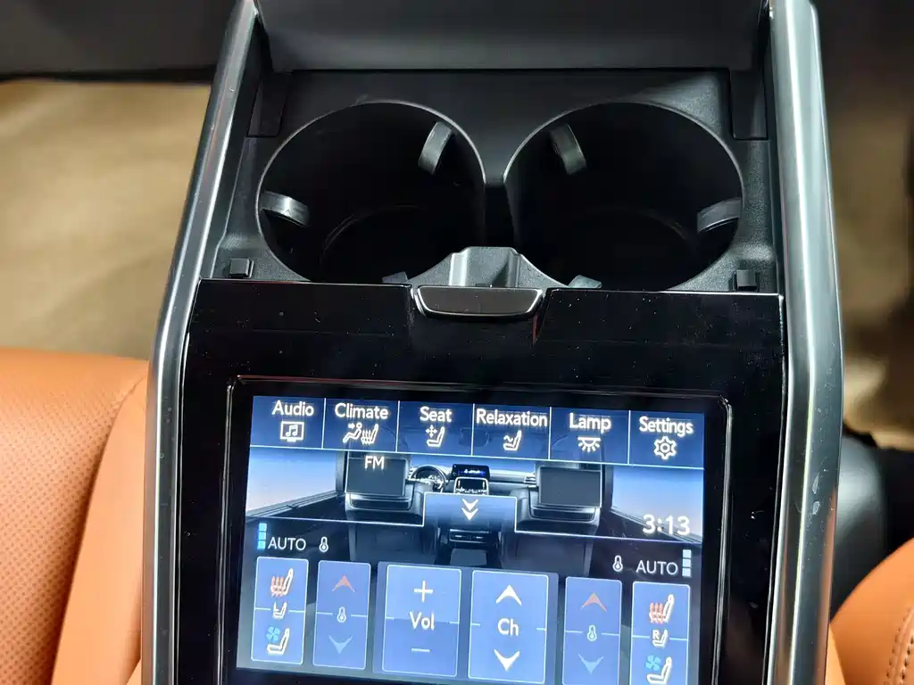 Lexus LX 2023 — фото 18