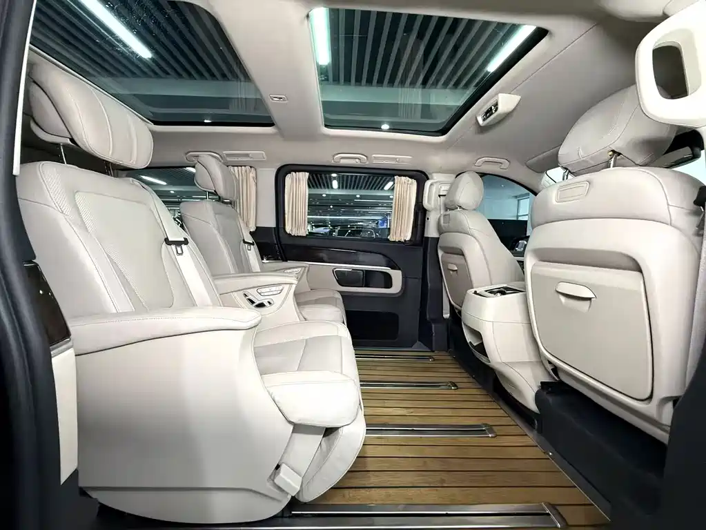 Mercedes-Benz V-Class 2021 — фото 13
