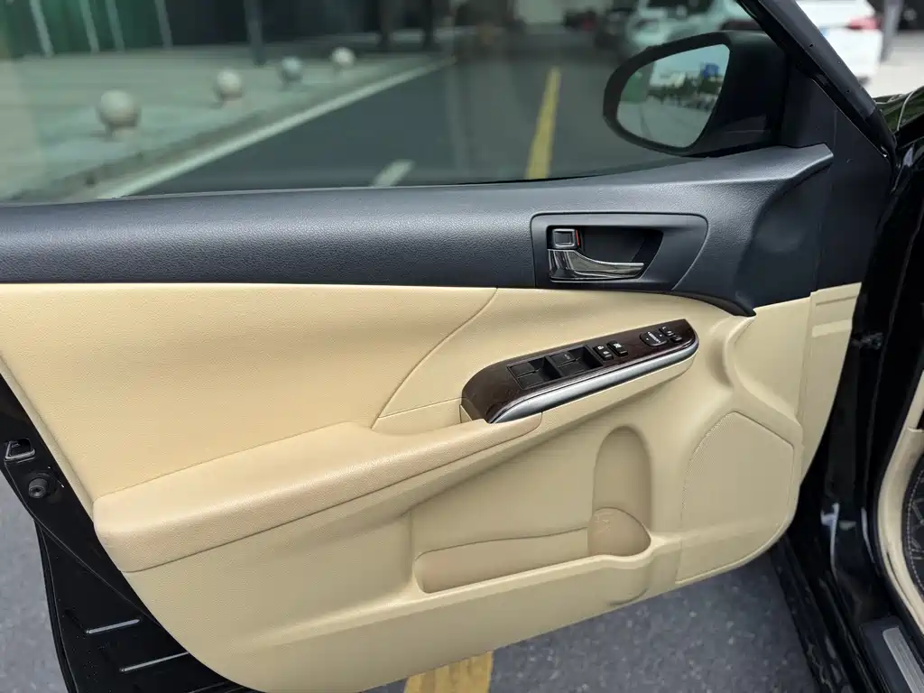 Toyota Camry 2017 — фото 12