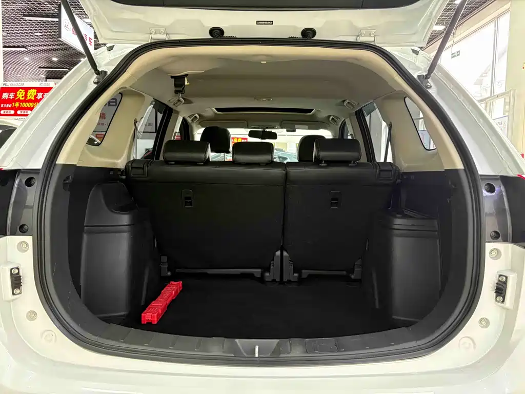 Mitsubishi Outlander 2017 — фото 16