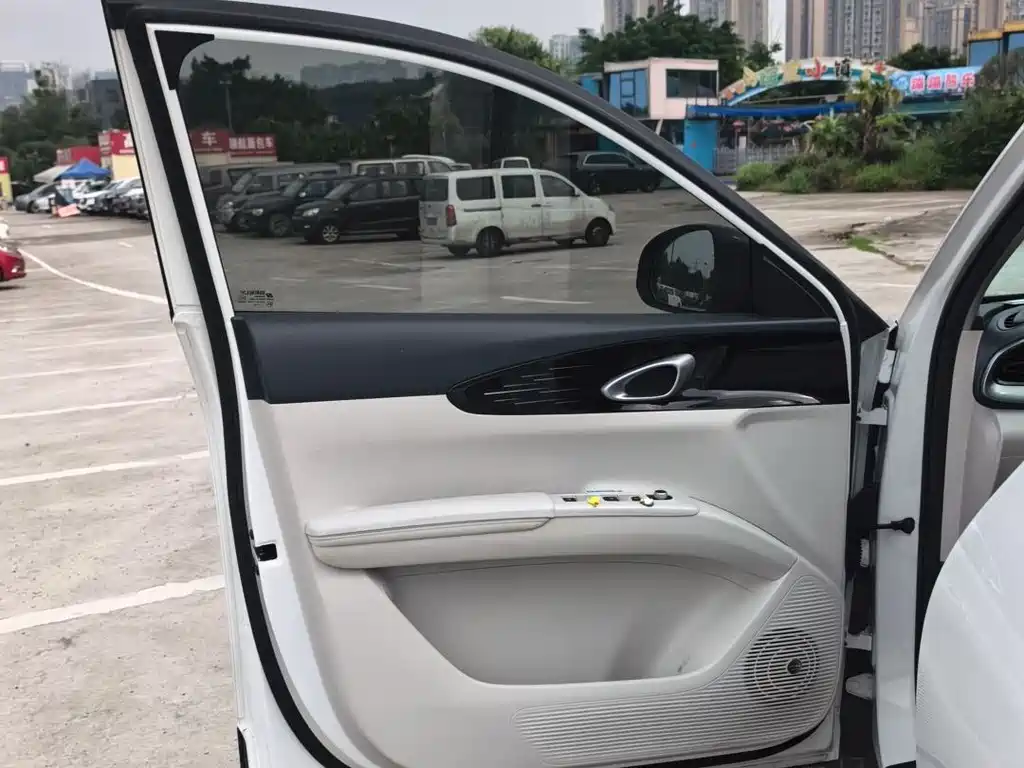 Geely Galaxy Starwish 2025 — фото 8