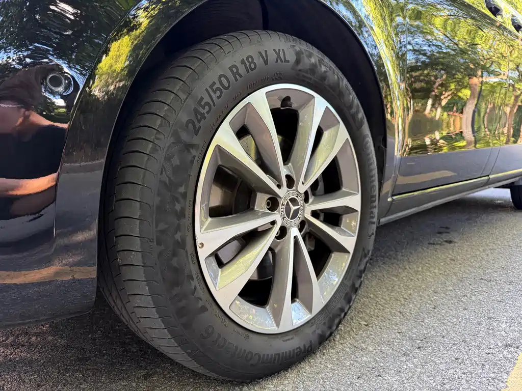Mercedes-Benz V-Class 2021 — фото 15