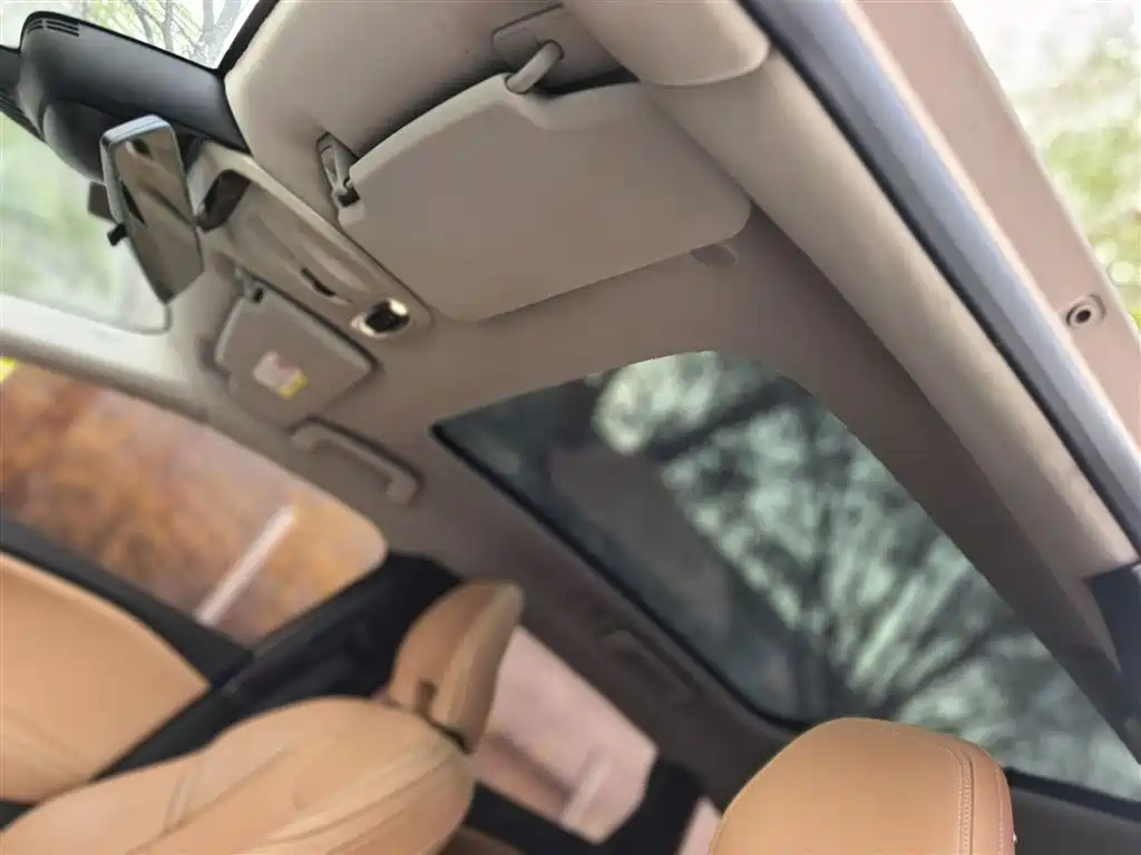 Volvo V40 2017 — фото 14