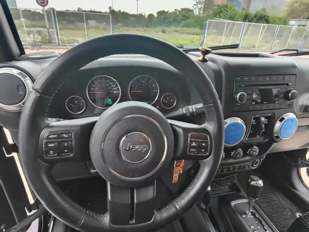 Jeep Wrangler 2016 — фото 15