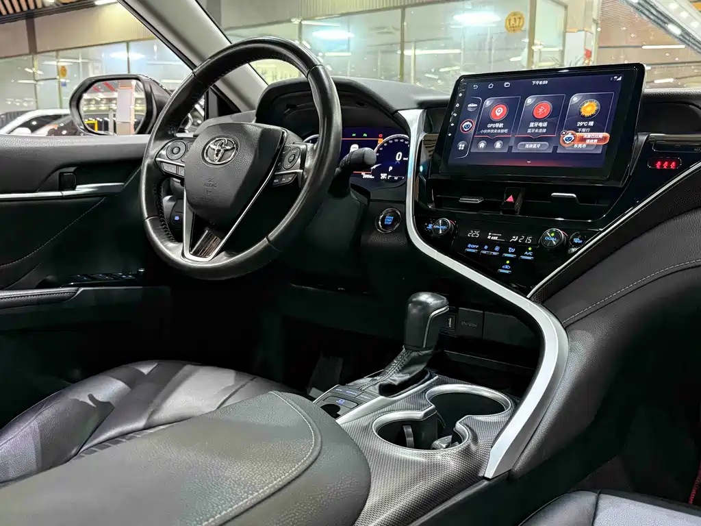 Toyota Camry 2023 — фото 12
