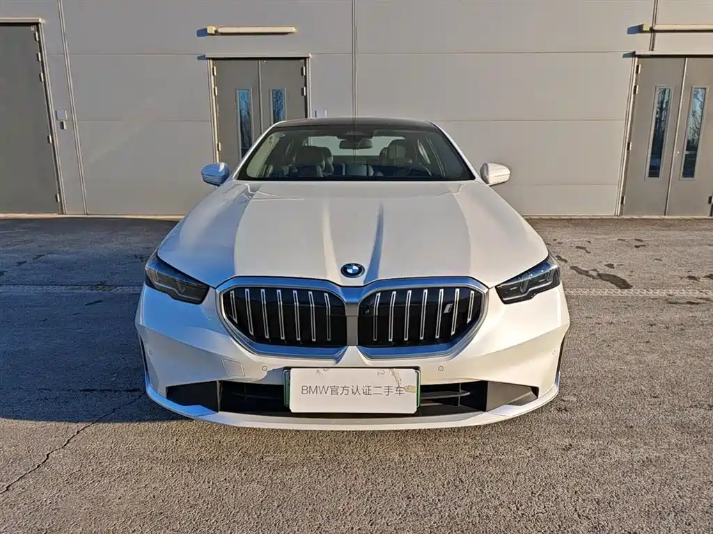 BMW i5 2025 — фото 2
