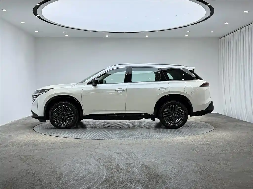 Nissan Teramont 2024
