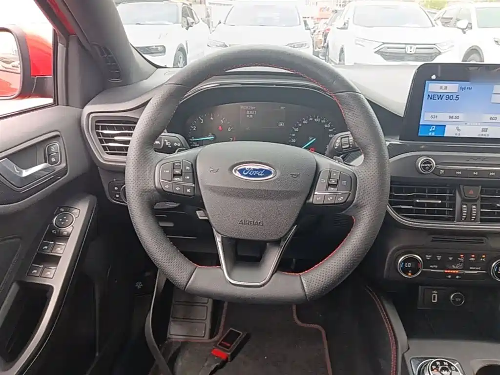 Ford Focus 2020 — фото 11
