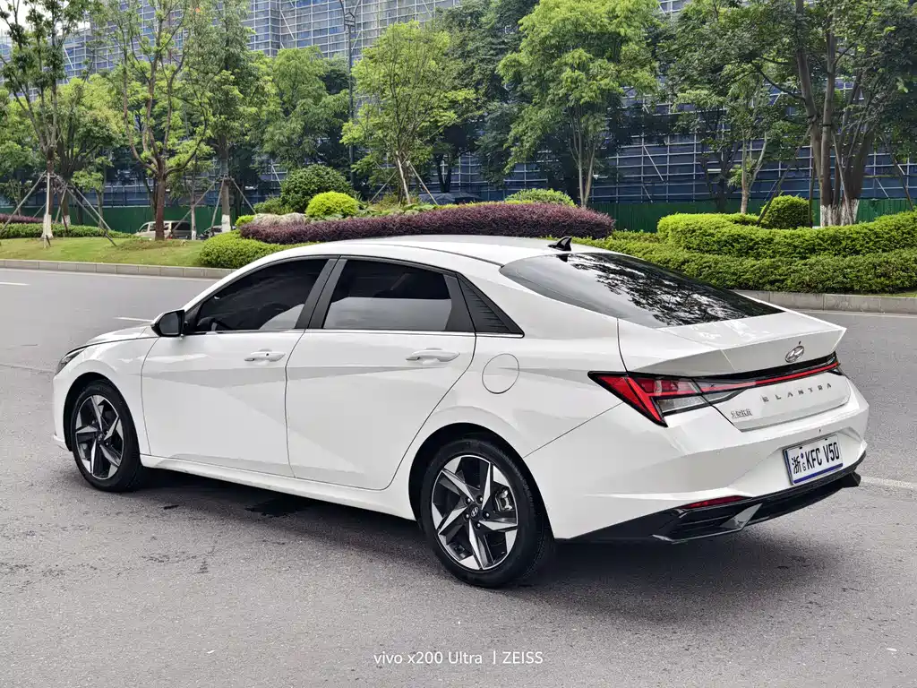 Hyundai Elantra 2022 — фото 14