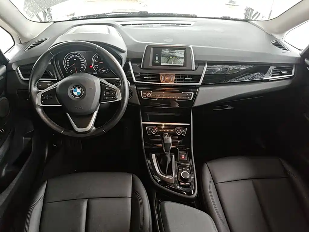 BMW 2 Series Active Tourer 2018 — фото 10