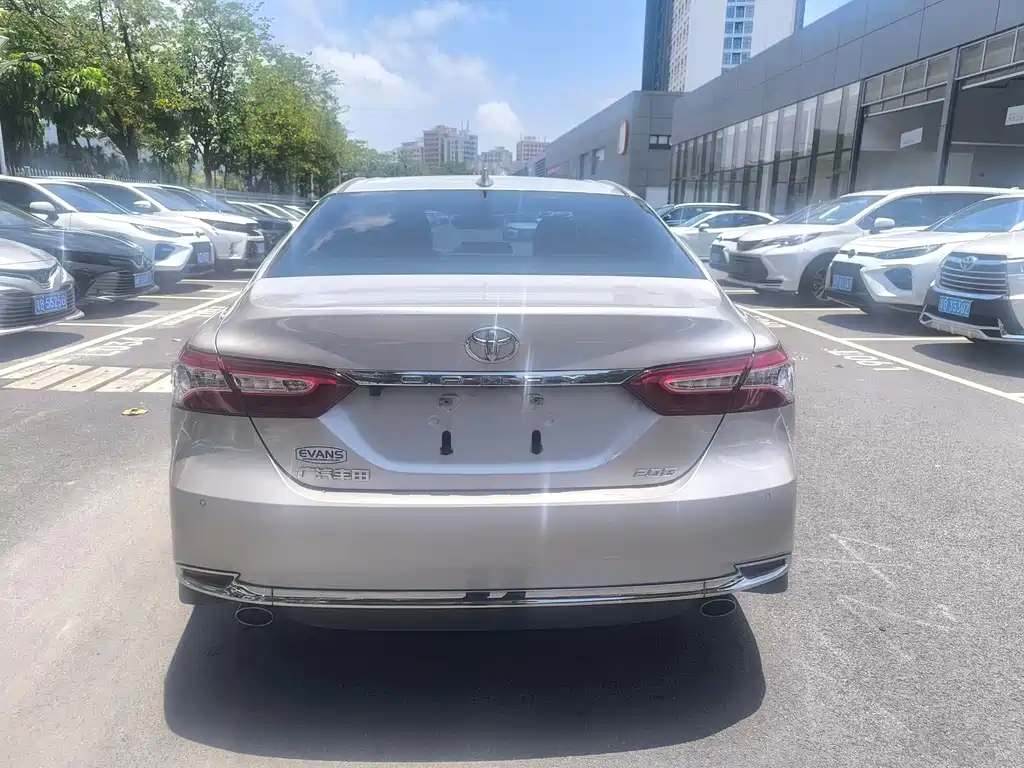Toyota Camry 2023 — фото 8