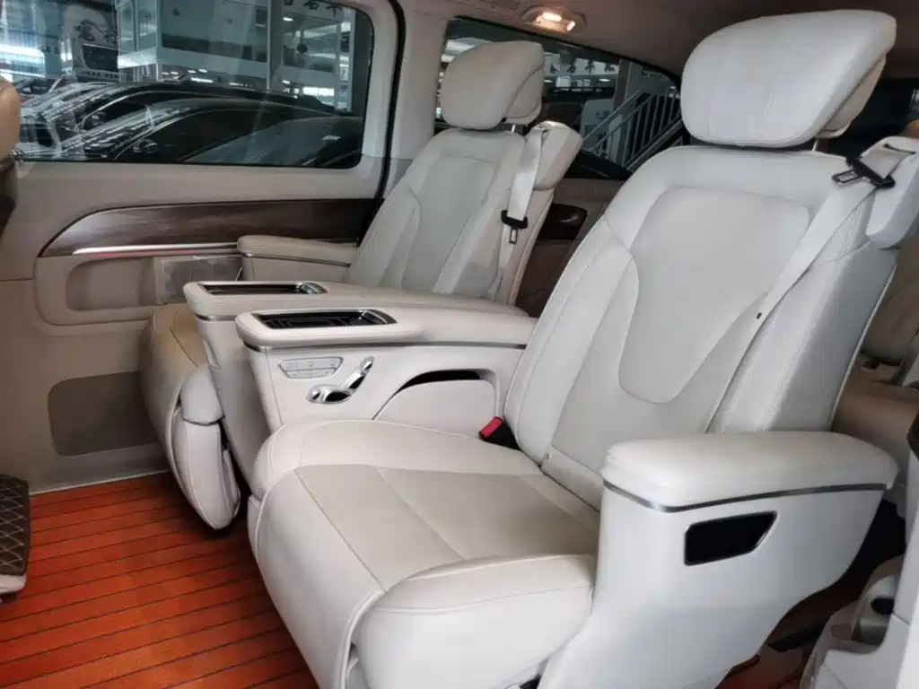 Mercedes-Benz V-Class 2021 — фото 17