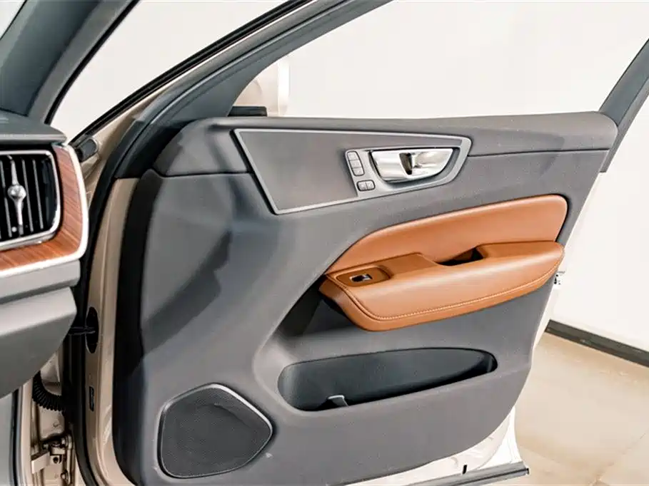 Volvo XC60 2025 — фото 14
