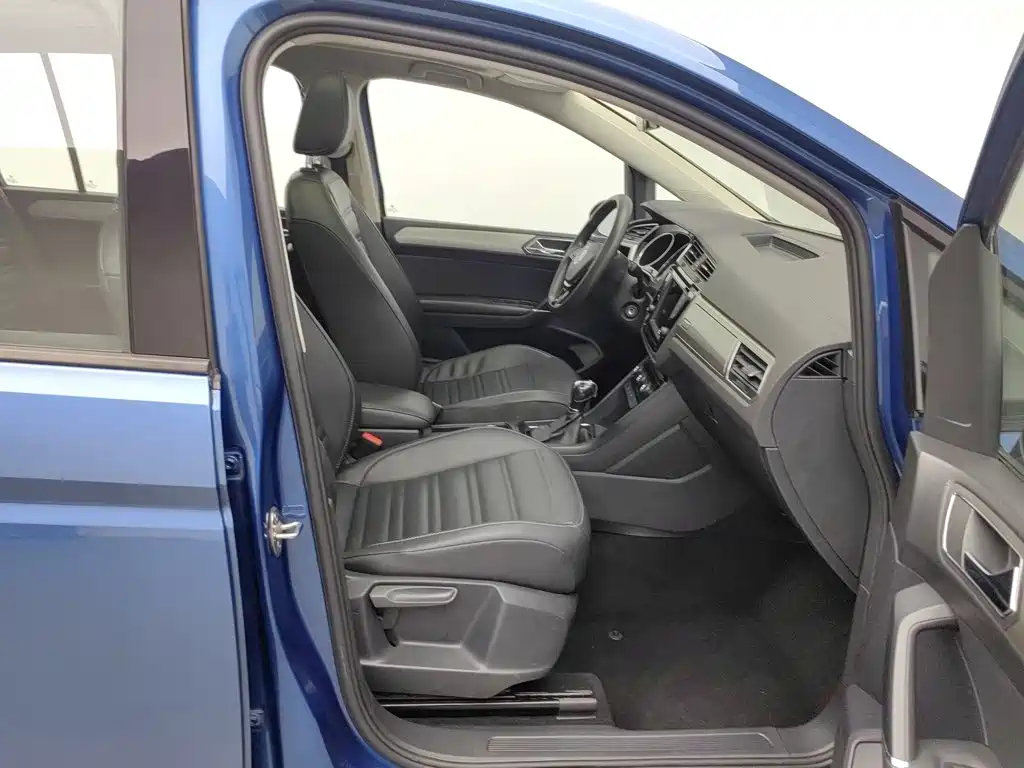 Volkswagen Touran 2018 — фото 23