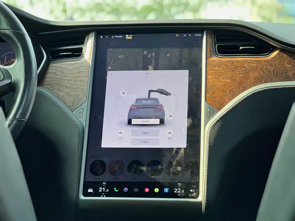 Tesla Model X 2020 — фото 14