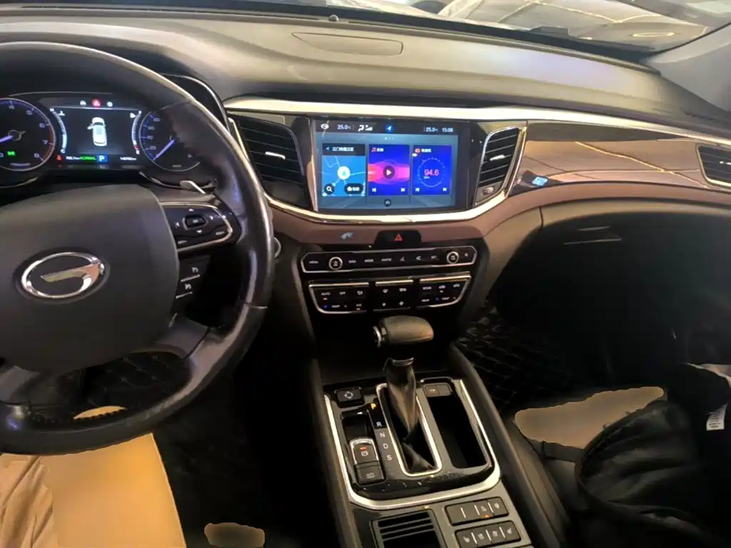 GAC Trumpchi GS8 2017 — фото 10
