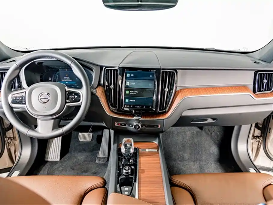Volvo XC60 2025 — фото 11