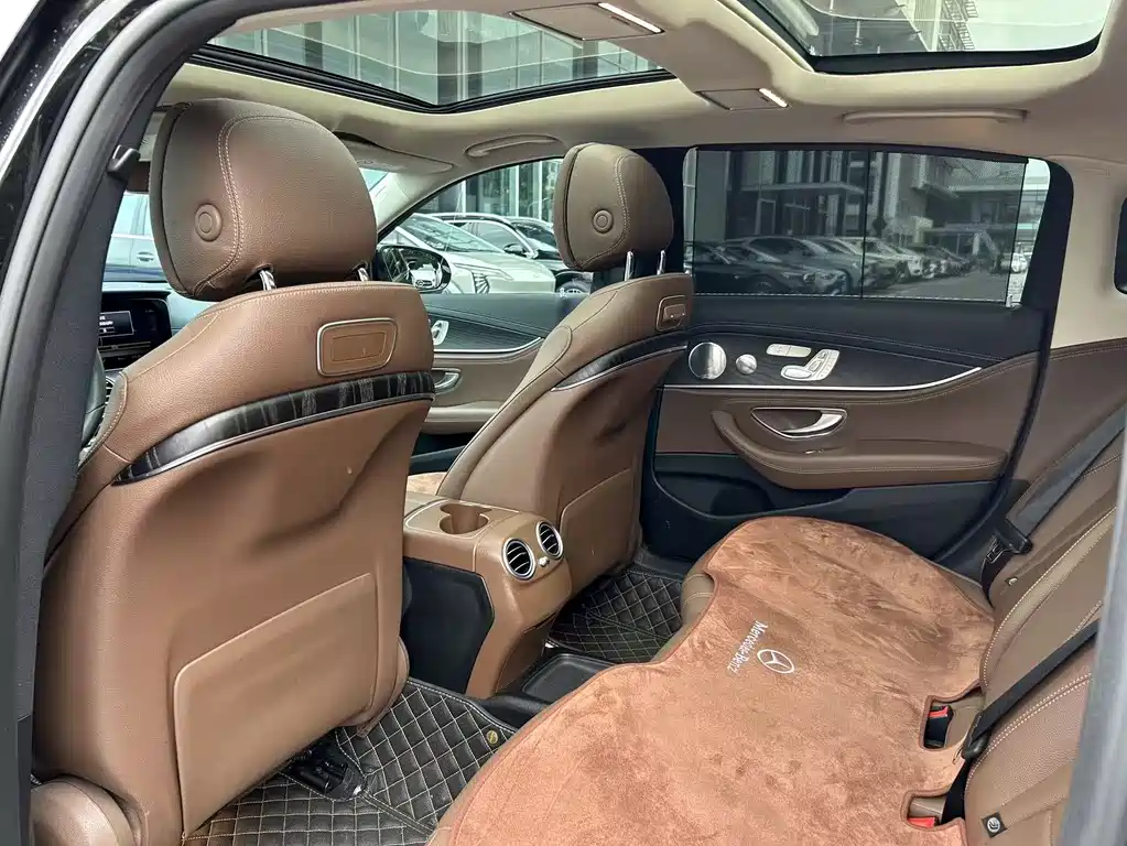 Mercedes-Benz E-Class 2019 — фото 12