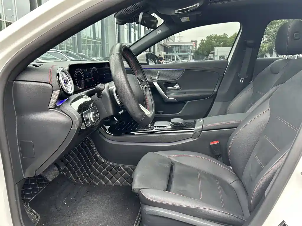 Mercedes-Benz A-Class 2024 — фото 10