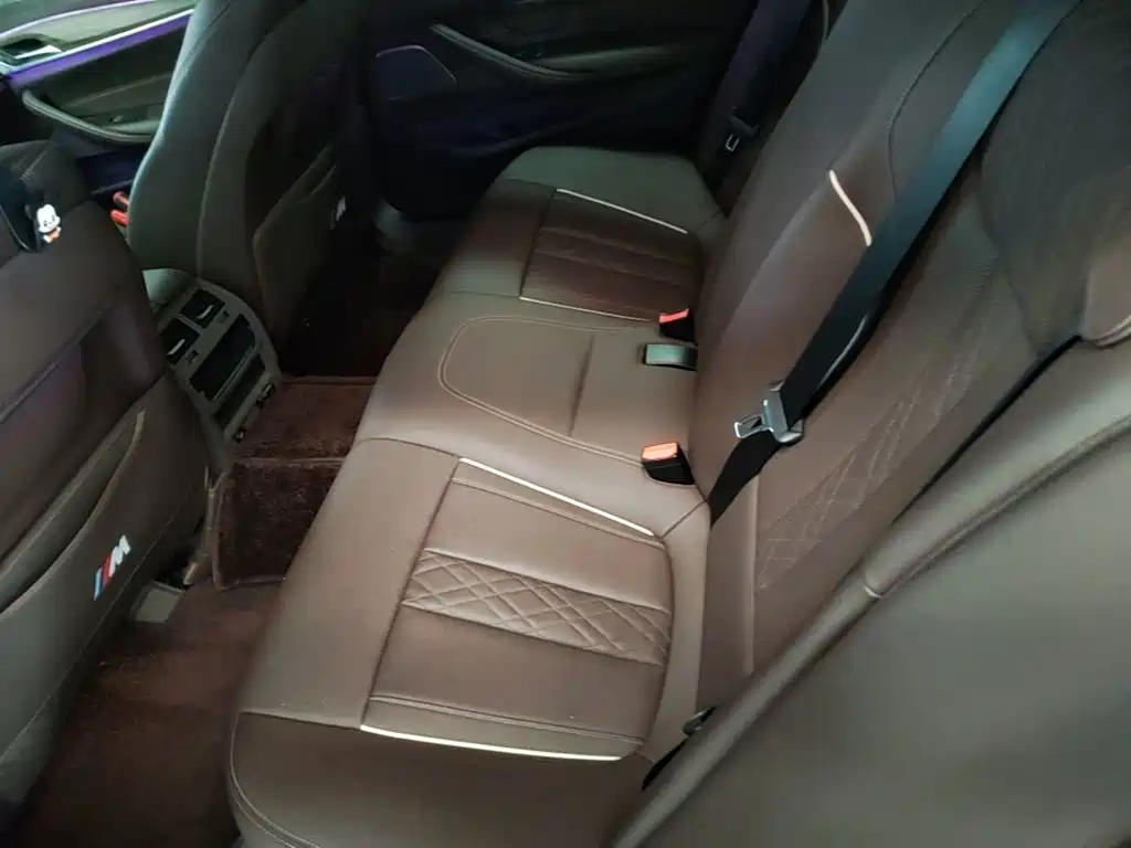 BMW 5 Series 2023 — фото 17