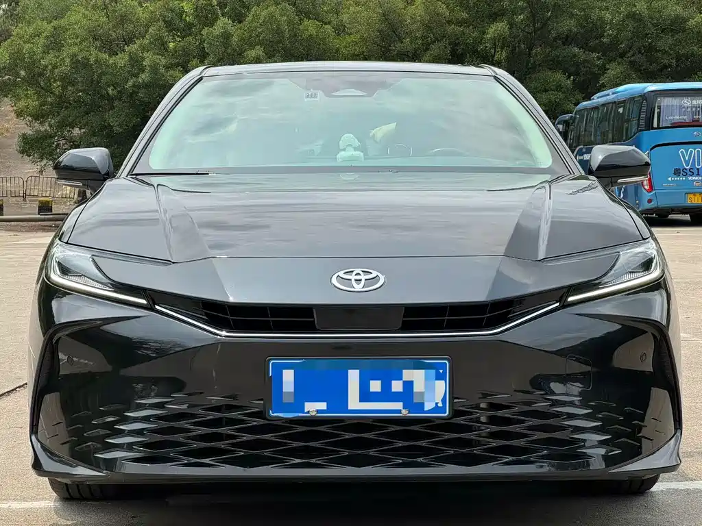 Toyota Camry 2024 — фото 2