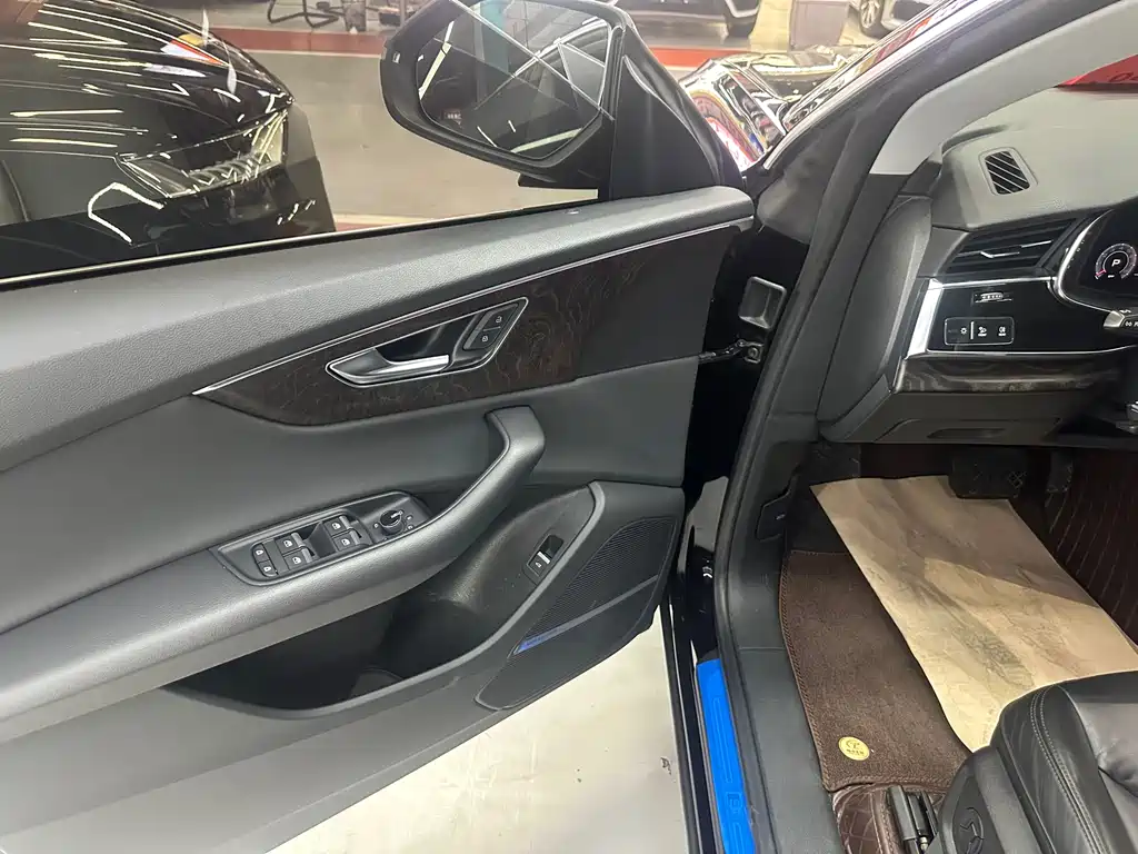 Audi Q8 2020 — фото 12