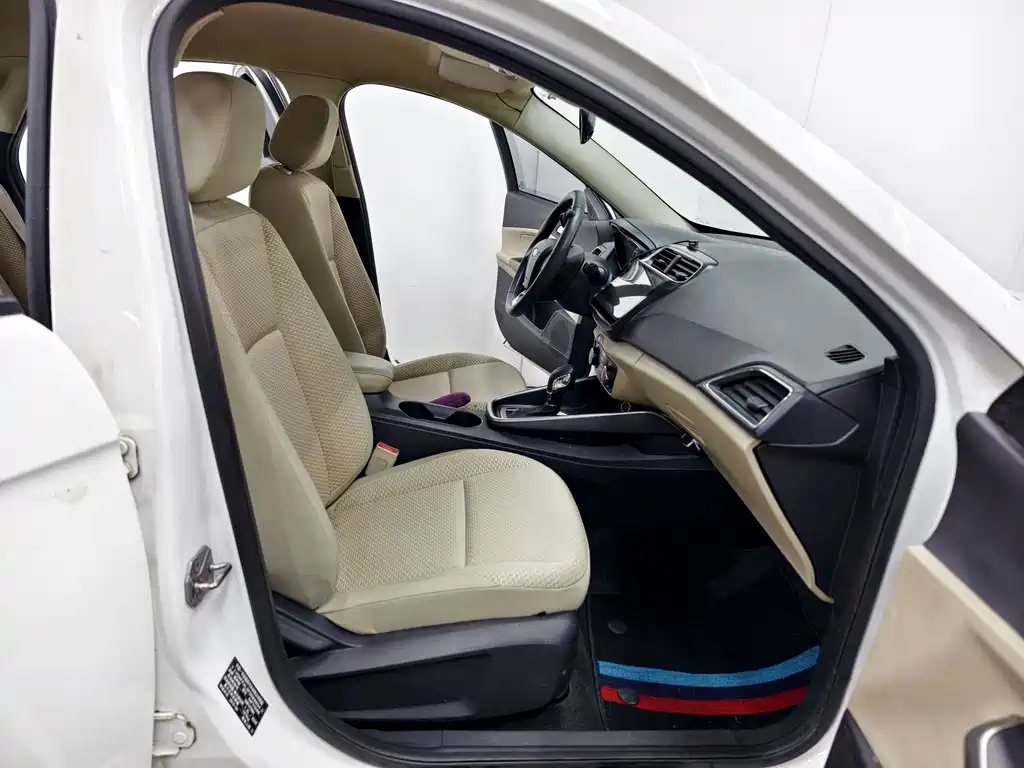 Ford Escort 2015 — фото 13