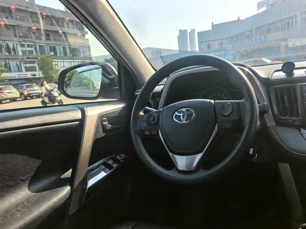 Toyota RAV4 2016 — фото 5