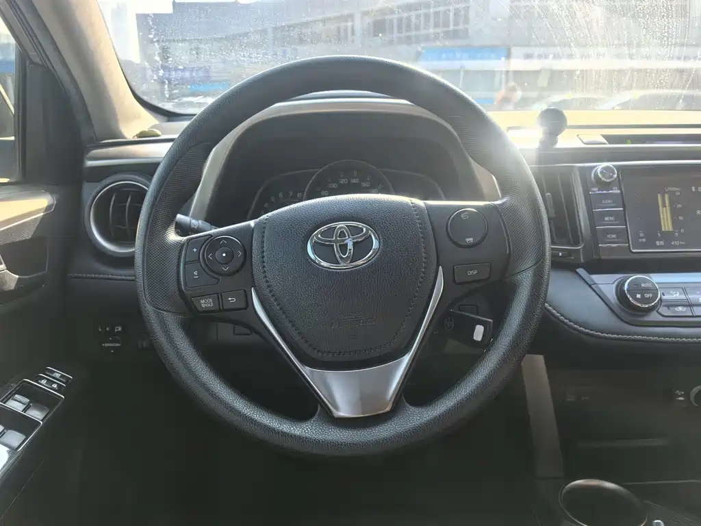 Toyota RAV4 2016 — фото 6