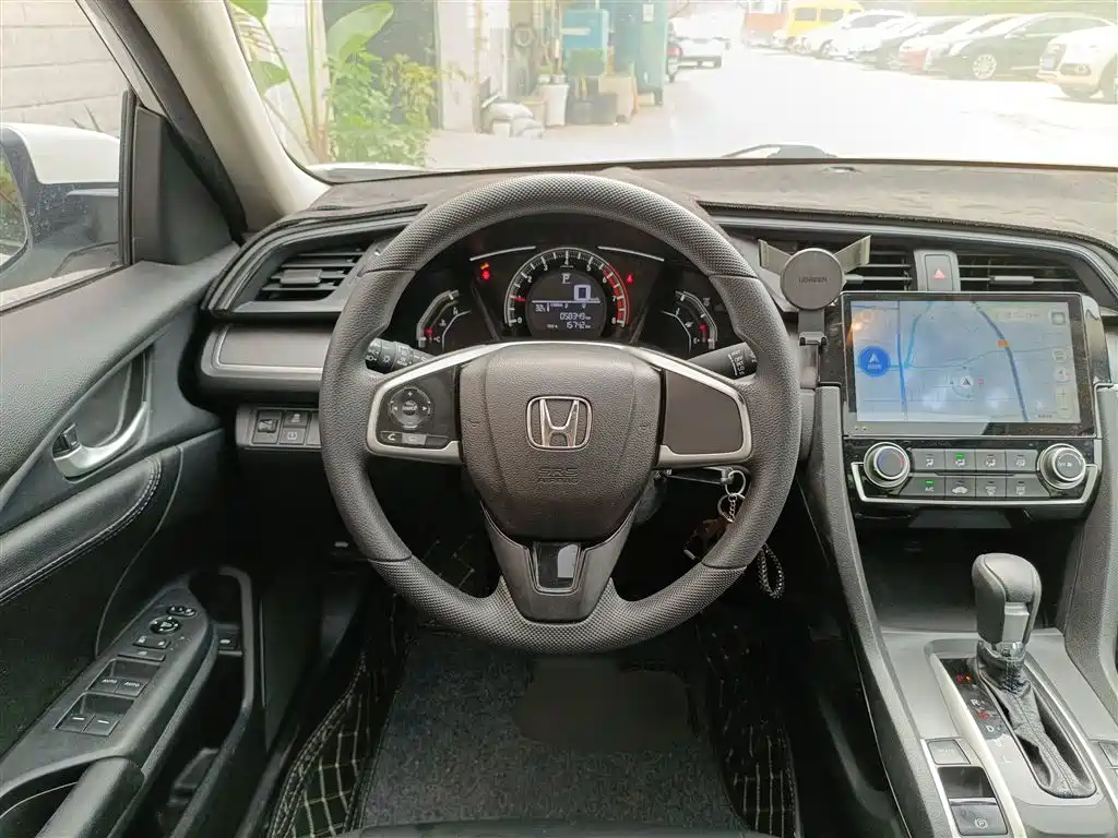 Honda Civic 2018 — фото 11