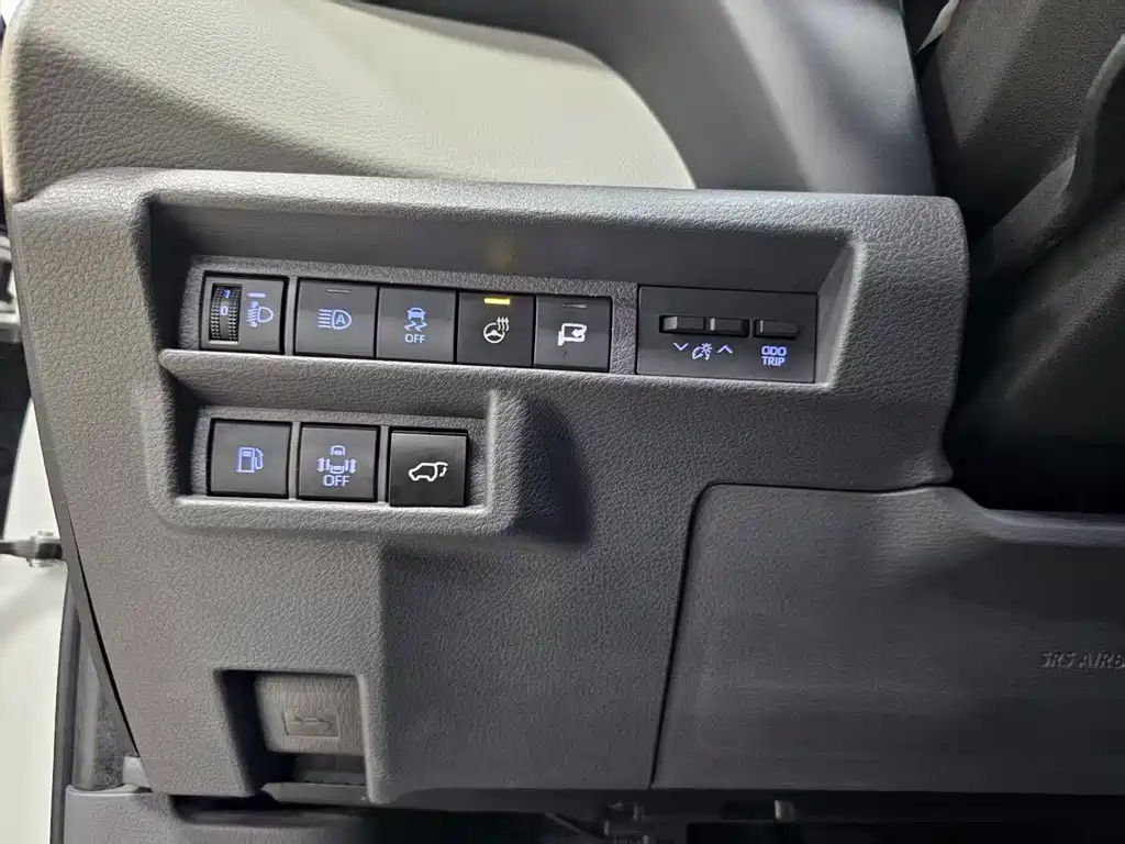 Toyota Sienna 2023 — фото 11