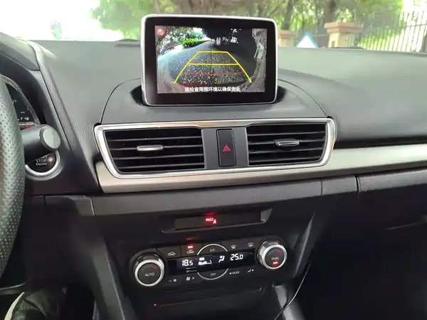 Mazda 3 Axela 2016