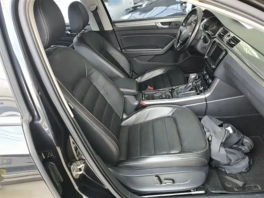 Volkswagen Passat 2018 — фото 25