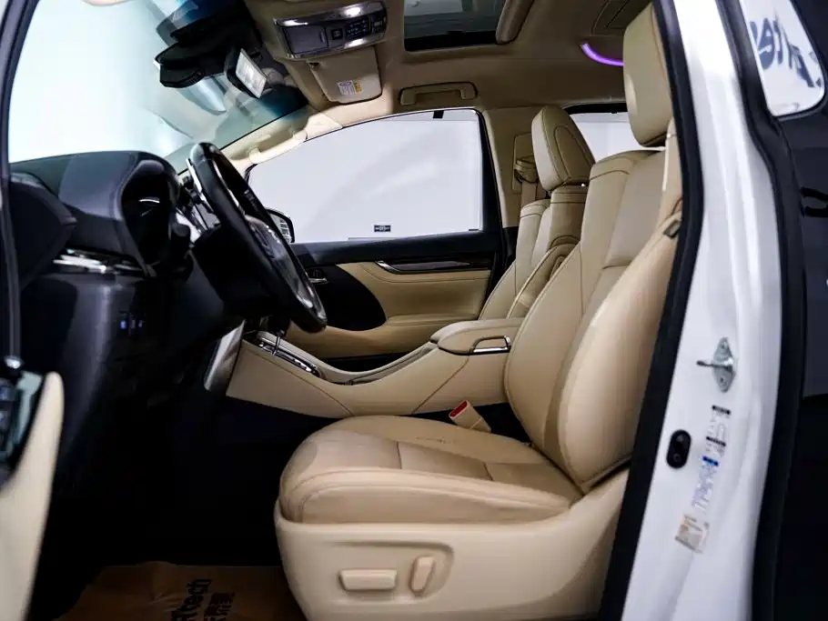 Toyota Alphard 2020 — фото 26