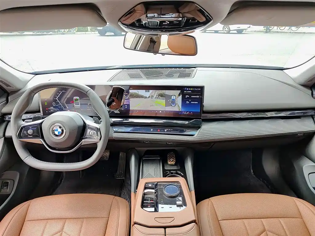 BMW 5 Series 2024 — фото 10