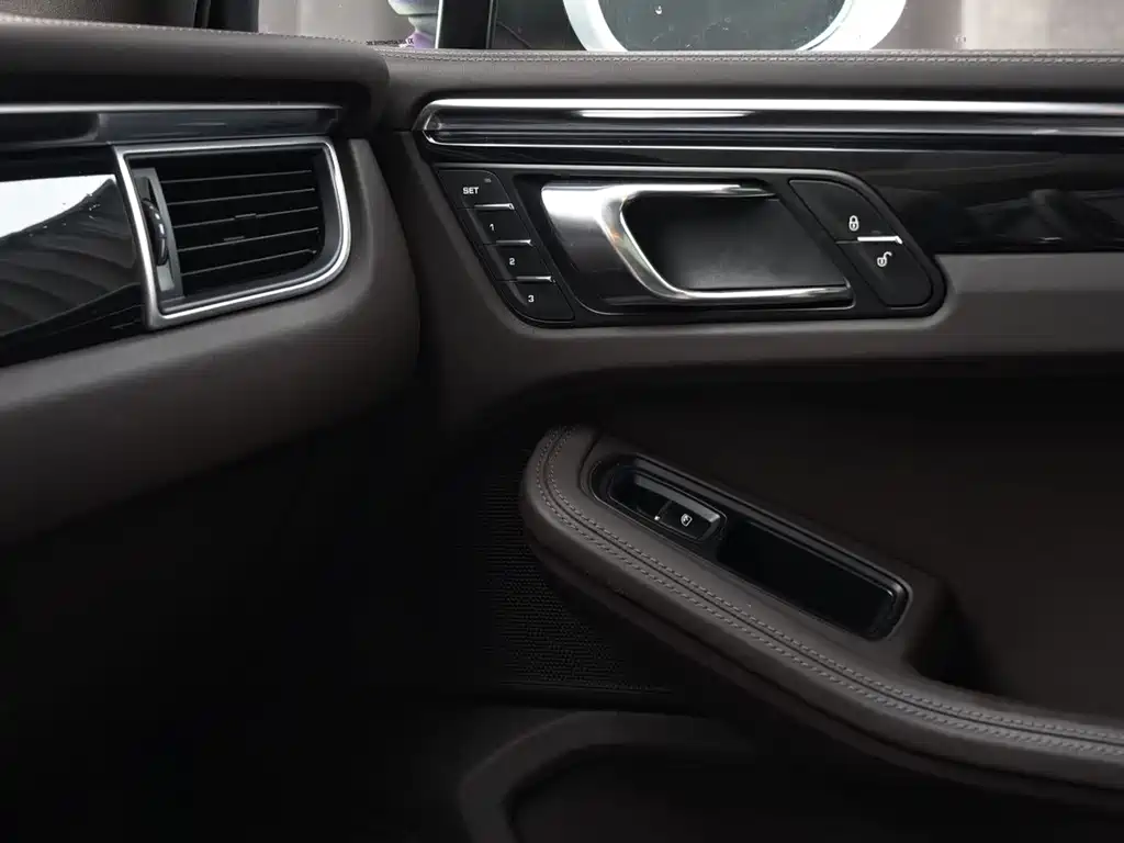 Porsche Macan 2015 — фото 16