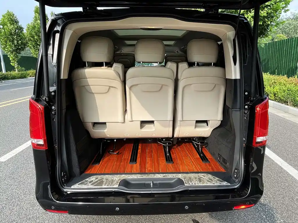 Mercedes-Benz V-Class 2021 — фото 16