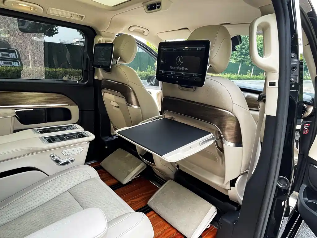 Mercedes-Benz V-Class 2021 — фото 18