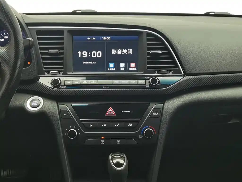 Hyundai Elantra 2019 — фото 12