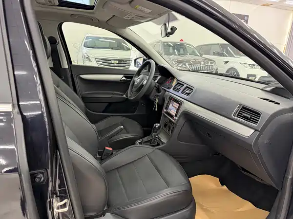 Volkswagen Lavida 2013
