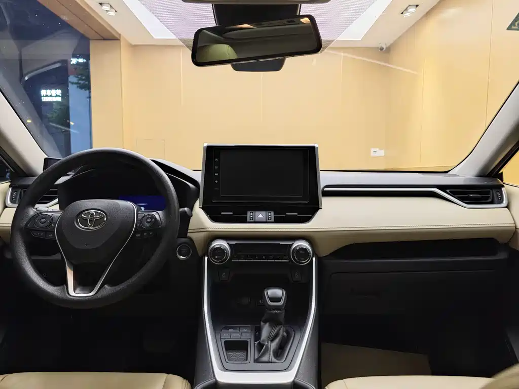 Toyota RAV4 2020 — фото 19