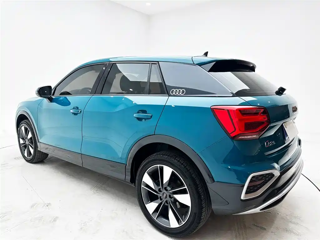 Audi Q2L 2022 — фото 4