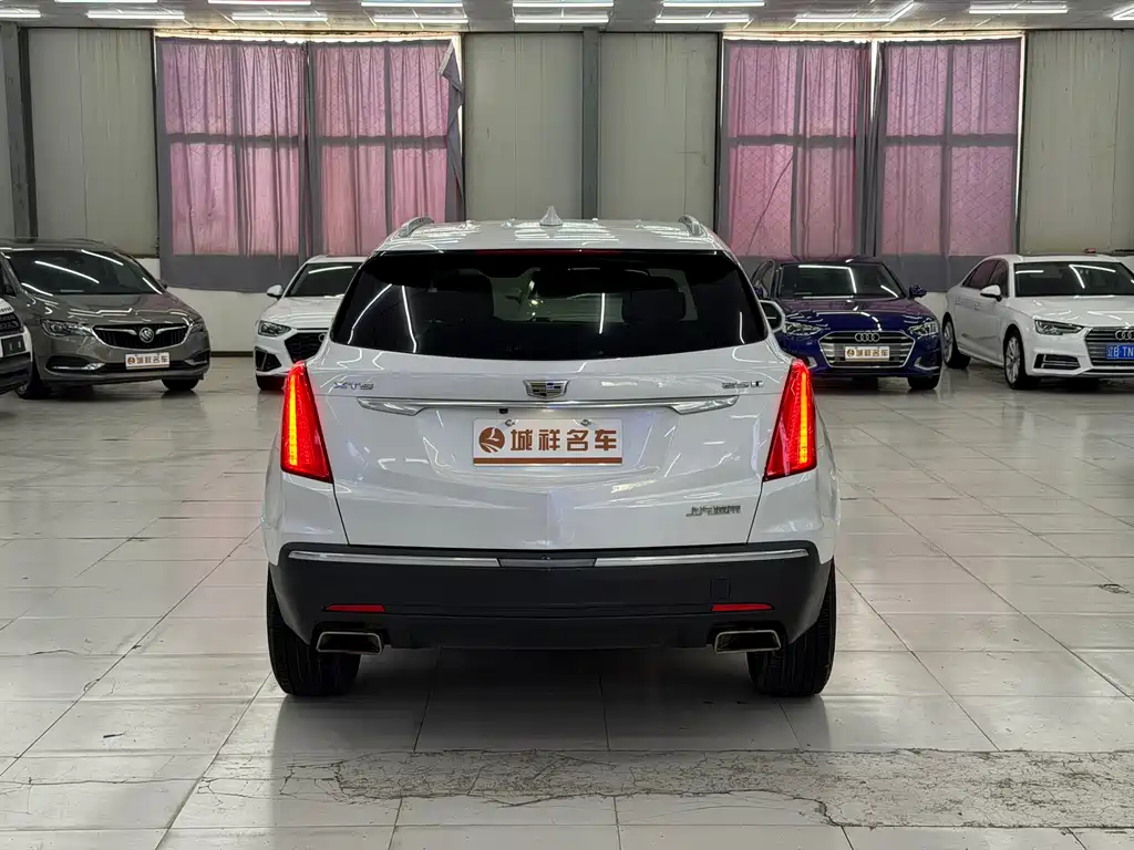 Cadillac XT5 2017 — фото 9