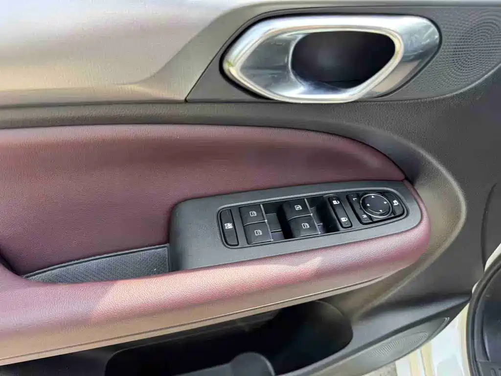 GAC Motor Trumpchi M6 2022 — фото 17