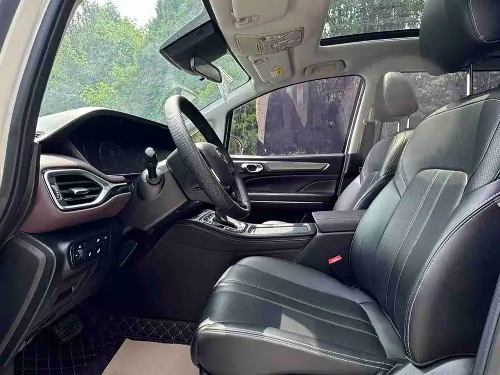 GAC Motor Trumpchi M6 2022 — фото 7