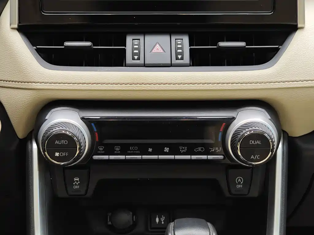 Toyota RAV4 2020 — фото 16