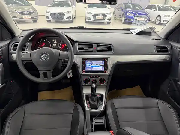 Volkswagen Lavida 2013