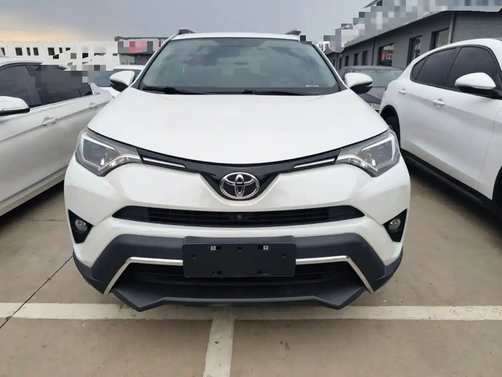 Toyota RAV4 2018 — фото 3